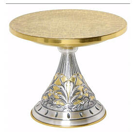 Chiseled monstrance stand Ø28 cm with palmette and acanthus leaf decoration
