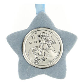 Dekoration für Kinderbett in Form eines Sterns mit Medaille die einen betenden Engel mit Kind zeigt