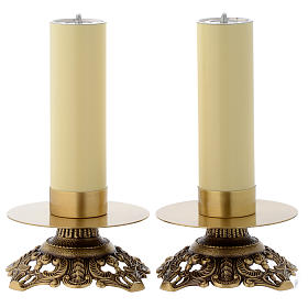 Pareja de candeleros de altar con base entallada