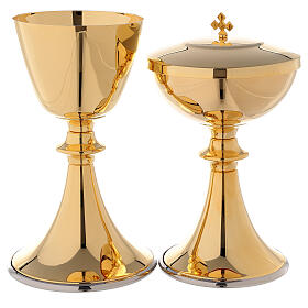 Classic style chalice and ciborium