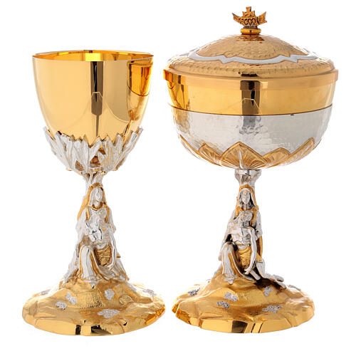Chiselled chalice and ciborium set the Pietà 1