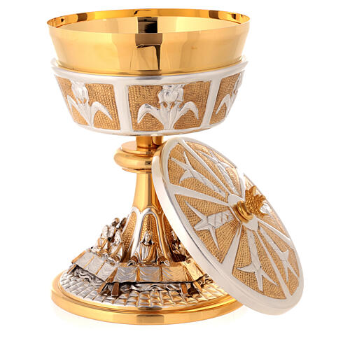 Chiselled chalice and ciborium set The last supper 3