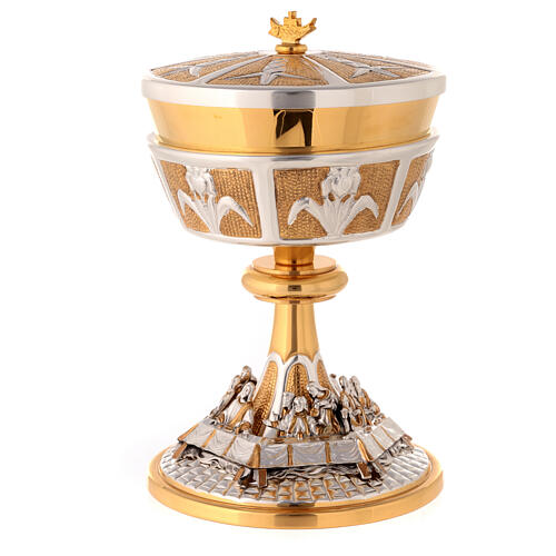 Chiselled chalice and ciborium set The last supper 8