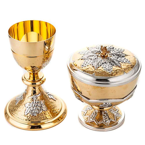 Chalice and ciborium Grapes and spikes, chiseled brass 1