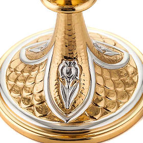 Cálice latão dourado cinzelado lírios e trigo s6