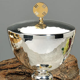Calice et ciboire en laiton martelé croix en verre