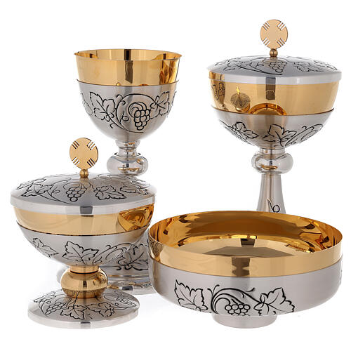 Chalice, ciborium and paten with brunches of grapes 1