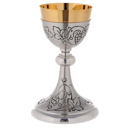 Chalice, ciborium and paten with brunches of grapes 3