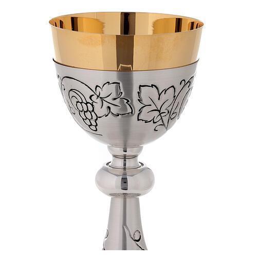 Chalice, ciborium and paten with brunches of grapes 4