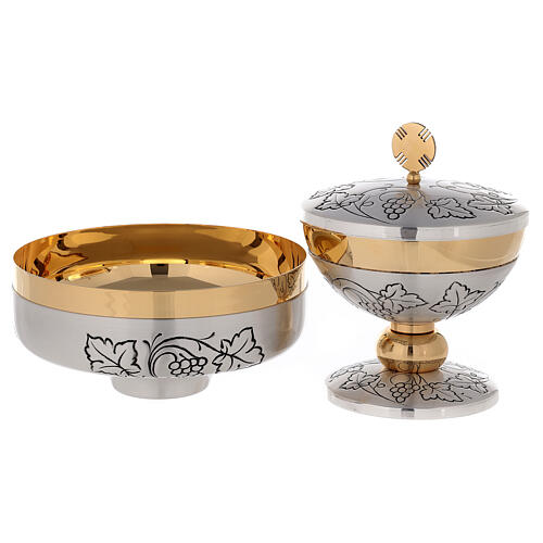 Chalice, ciborium and paten with brunches of grapes 7