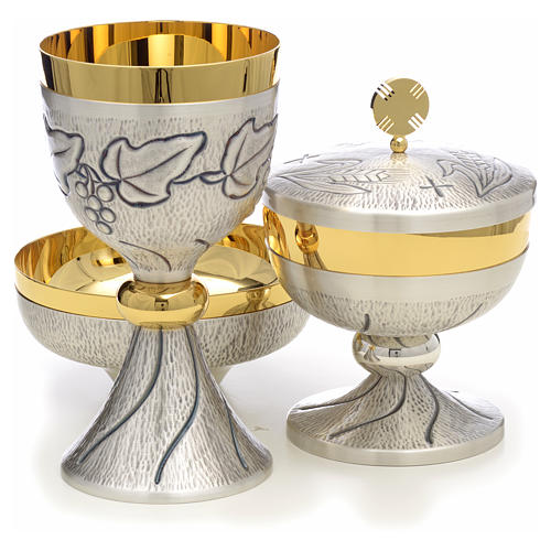 Chalice, ciborium and paten with grapes, ears of wheat and cross 3