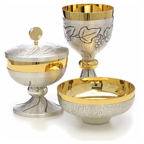 Chalice, ciborium and paten with grapes, ears of wheat and cross 4