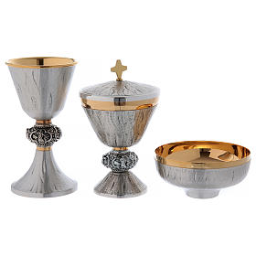 Calice pisside e patena ottone cesellato argento scene sacre