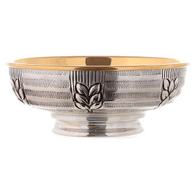 Paten in chiseled silver plated brass