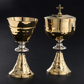 Calices Ciboires Patènes en métal: Calice et ciboire bicolore or Calices Ciboires Patènes en métal: Calice et ciboire bicolore or