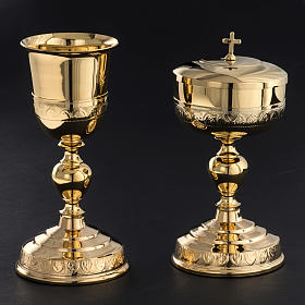 Calices Ciboires Patènes en métal: Calice et ciboire dorés décor feuilles Calices Ciboires Patènes en métal: Calice et ciboire dorés décor feuilles