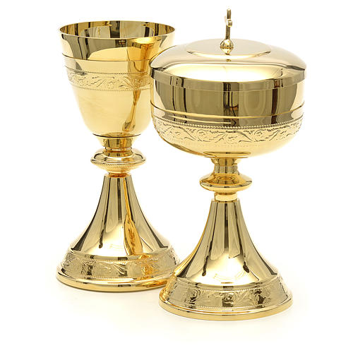 Chalice and Ciborium, golden finishing with incision 2