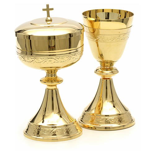 Chalice and Ciborium, golden finishing with incision 7