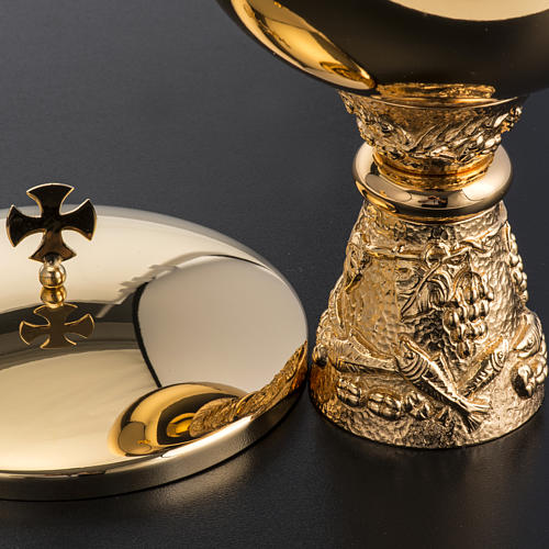 Chalice, ciborium and paten with grapes in gold-plated brass 10