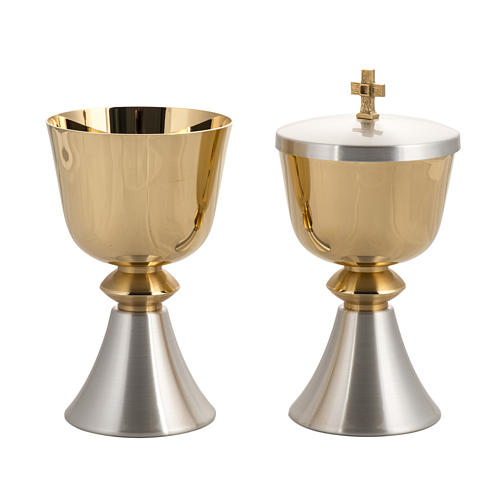 Chalice and ciborium in brass, polished finish 5