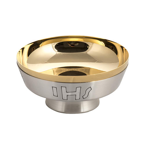 Paten in brass, 24K gold plating, polished finish and IHS symbol 1