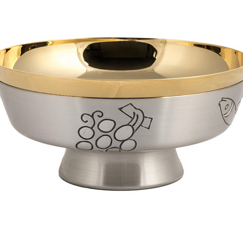 Paten in brass, 24K gold plating, polished finish and IHS symbol 3