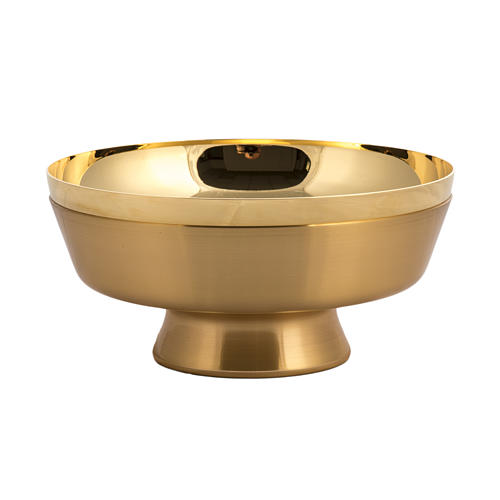 Paten in gold plated brass, satin finish 14cm diam. 1