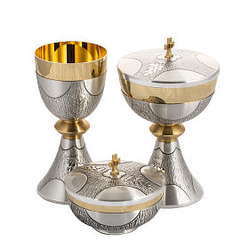 Chalice, ciborium, paten in silver brass, chiselled, grapes, whe
