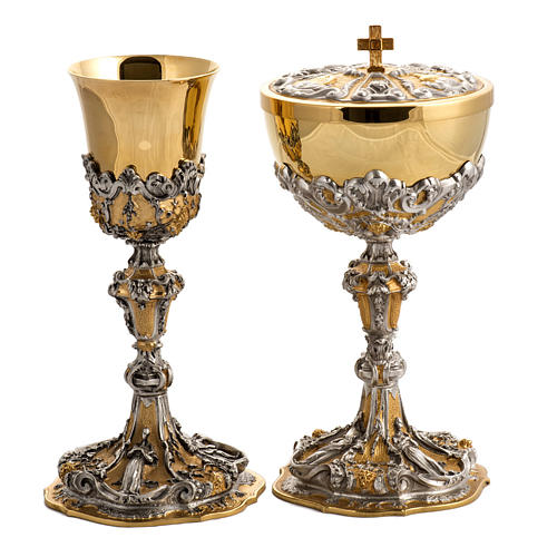 Chalice and ciborium in bronze 2