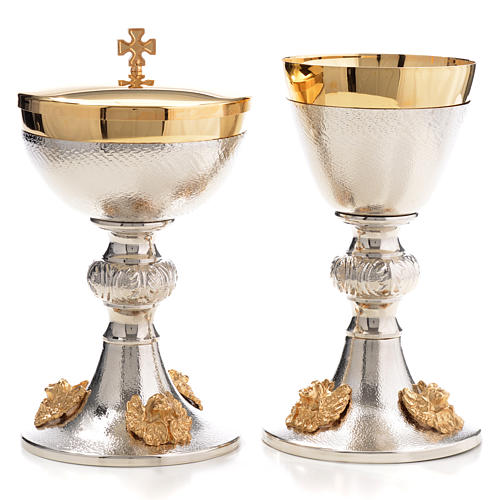Chalice and Ciborium, silver plated with golden putti 1