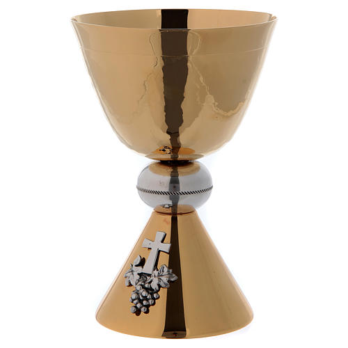 Chalice and ciborium in hammered brass, grapes and cross on base 3