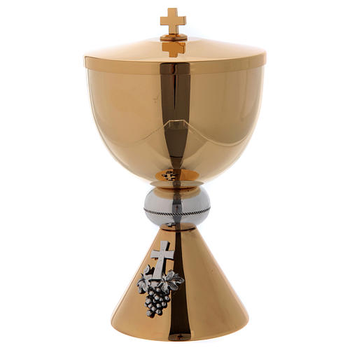 Chalice and ciborium in hammered brass, grapes and cross on base 4