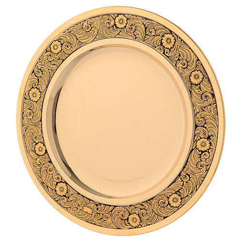 Paten in brass with floral decoration 23.5cm 1