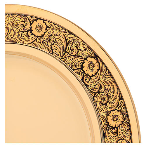 Paten in brass with floral decoration 23.5cm 2