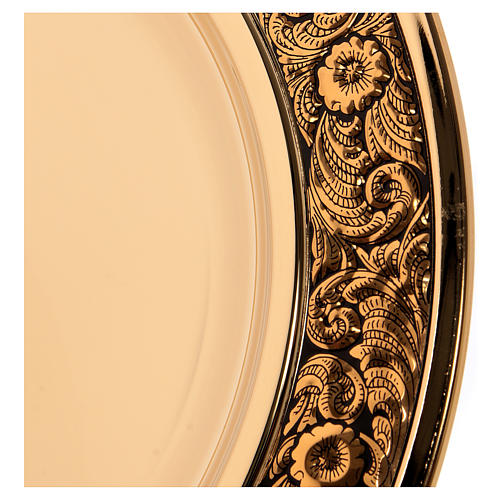 Paten in brass with floral decoration 23.5cm 3