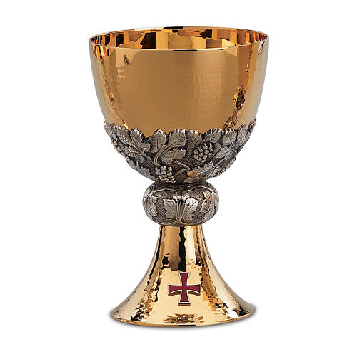 Chalice and paten in classic style with bunches and vine leaves in 925 sterling silver in two tones. 1