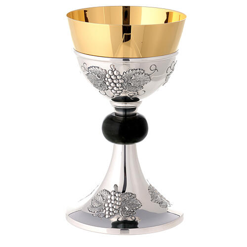Chalice, paten, ciborium and offertory paten Molina in green agate with grapes and vines in 925 solid sterling silver 2