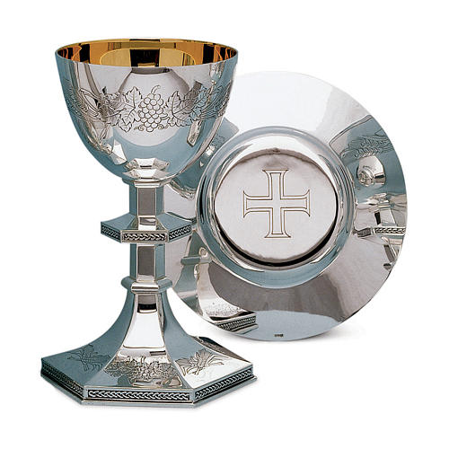 Chalice and paten Molina with cup and base with grapes and vines design in 925 sterling silver 1