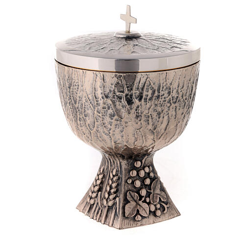 Molina ciborium with design of grapes and vine leaves in relief in silver brass 3