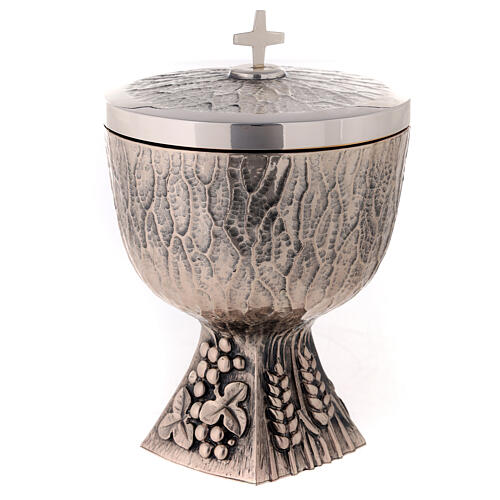 Molina ciborium with design of grapes and vine leaves in relief in silver brass 4