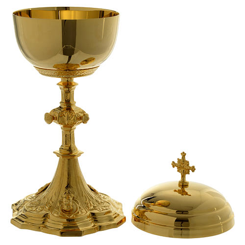 Ciborium with faces of Joseph, Mary and Jesus and leaves design in golden brass 2