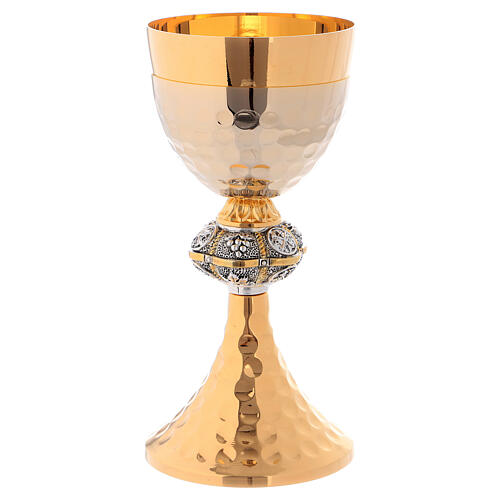 Chalice and ciborium in golden hammered brass with decorated junction 3