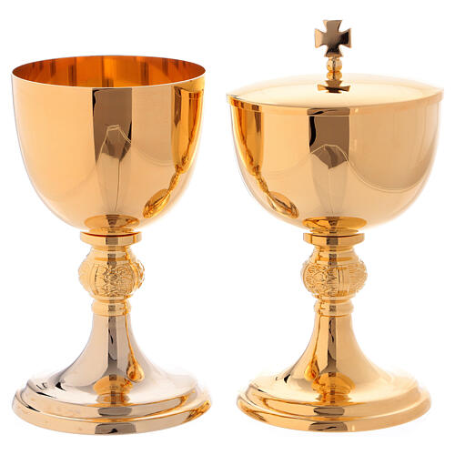 Chalice and ciborium in polished golden brass with leaves on junction 1