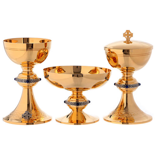 Chalice, ciborium and paten set in chiseled brass with lapis lazuli, Molina 1