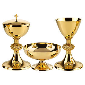 Chalice, ciborium and paten set, with leaves and grapes in brass Molina