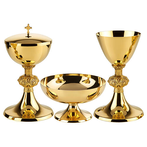 Chalice, ciborium and paten set, with leaves and grapes in brass Molina 1