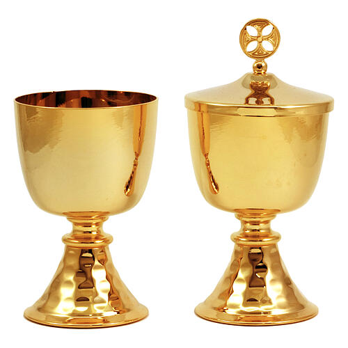 Small chalice and ciborium in gold plated brass with hammered base 1