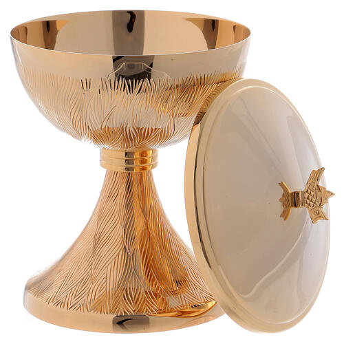 Engraved leaf pattern ciborium in gold plated brass 7 1/2 in 3
