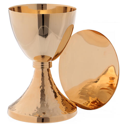 Chalice and paten in golden brass, hammered 16 cm 1