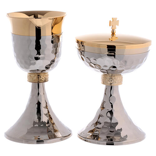 Chalice and ciborium in brass, hammered and decorated with grapevine 1